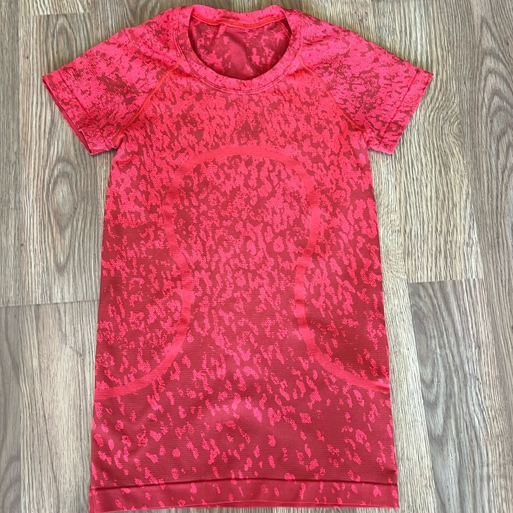 Lululemon swiftly tech shirt sz 4
